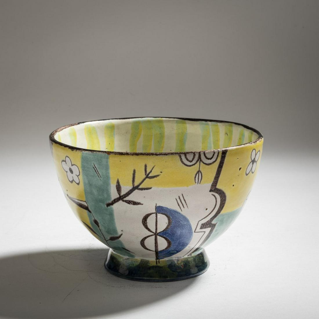 Maria Likarz, Bowl, 1921-24: Maria Likarz, Bowl, 1921-24, H. 10.1 cm, D. 16 cm. Majolica, polychrome glaze, decor with stylized plants and figures. Signed: LIKARZ (black, handwritten), stamp WW AUSTRIA in oval, 812/2.,