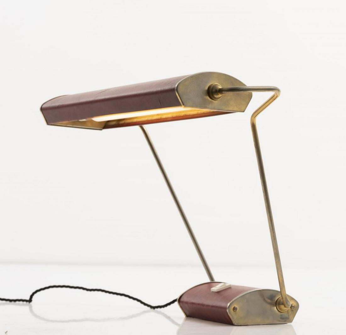 Eileen Gray (attributed), '71' table light, c. 1935: Eileen Gray (attributed), '71' table light, c. 1935, H. 41 x 47,5 x 14,5 cm. Made by Jumo, Paris. Tubular brass, sheet brass, dark red vinyl, cast metal. ,