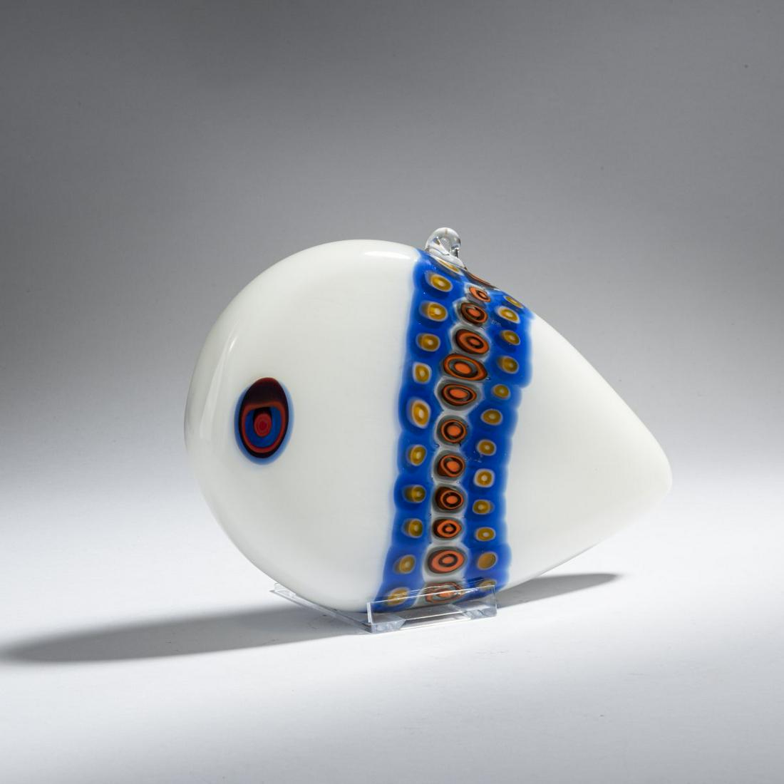 Gianmaria Potenza; Peter Pelzel, Fish, c. 1962: Gianmaria Potenza; Peter Pelzel, Fish, c. 1962, 15 x 23 cm. Execution: Vistosi. Cased glass, clear and white with three murrine bands in blue, grey and orange-red. With eyelet for hanging.,