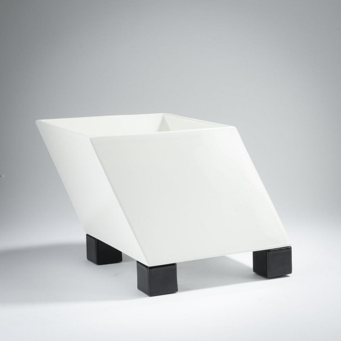 Franco Raggi, Bowl 'Colpo di vento', 1985: Franco Raggi, Bowl 'Colpo di vento', 1985, H. 19.5 x 20 cm. Made by Alessi Tendentse, Crusinallo. Ceramic, white glaze, black feet. With adhesive label: Tendentse, Italy, design Franco Raggi, limited