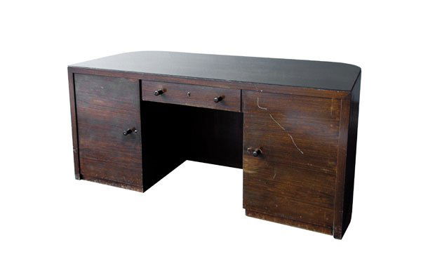 Erich Dieckmann. Writing desk. Oak veneer, clear: Erich Dieckmann. Writing desk. Oak veneer, clear glass. H. 78.5 x 161 x 80 cm. Designed 1923-25. Made by Staatliche Bauhochschule Weimar. Marked: branding of Bauhochschule.Worn. Large scratch on the r