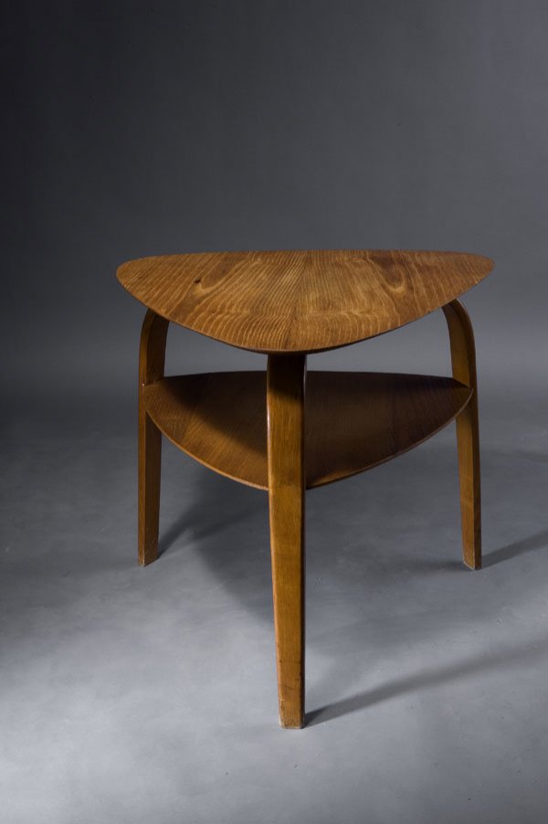 Hugues Steiner (attributed). Small 'Bow wood' tab: Hugues Steiner (attributed). Small 'Bow wood' table, designed c. 1950. H. 56 x 58.5 x 61 cm. Made by Hugues Steiner, Paris, in the 1950s. Beechwood an birch plywood.