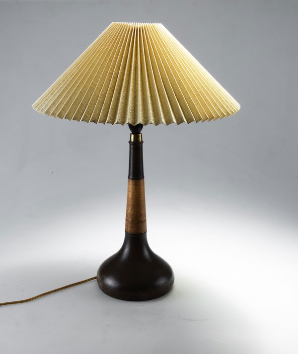 Le Klint, Copenhagen. Table light, designed c.195: Le Klint, Copenhagen. Table light, designed c.1959. H. 59.5 cm. Brass, brownished, bast. Marked: Le Klint, HAK, Danmark.