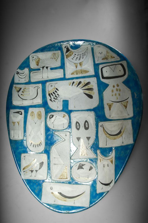Roger Capron, Vallauris. Large decorative plate,: Roger Capron, Vallauris. Large decorative plate, designed and made c. 1961. 52 x 41 cm. Earthenware, white, blue, brown and black. Marked: CAPRON VALLAURIS M3(...), FRANCE. Back: Wolfgang, Weihnachten
