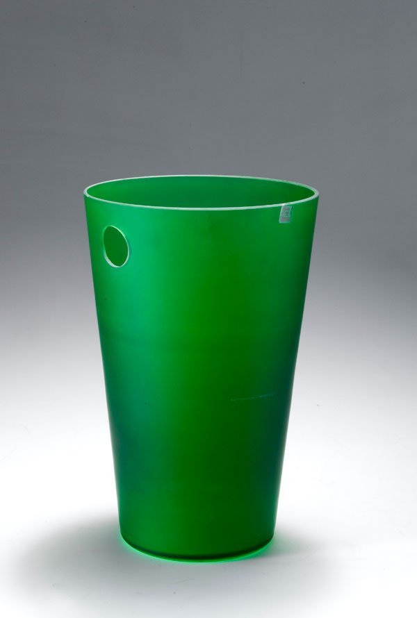Marc Newson. Vase, designed in 1998. H. 30.3 cm.: Marc Newson. Vase, designed in 1998. H. 30.3 cm. Made in Murano for Cappellini, Milan. Overlaid glass, clear matte and green. Marked: Maker's labels.