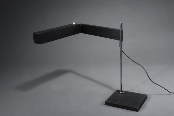 Dieter Waeckerlin. Desk light, designed in 1957.: Dieter Waeckerlin. Desk light, designed in 1957. H. 50.5 cm; L. 88.5 cm. Made by SLZ, Zurich. Cast-iron, chrome-plated tubular steel, painted black.