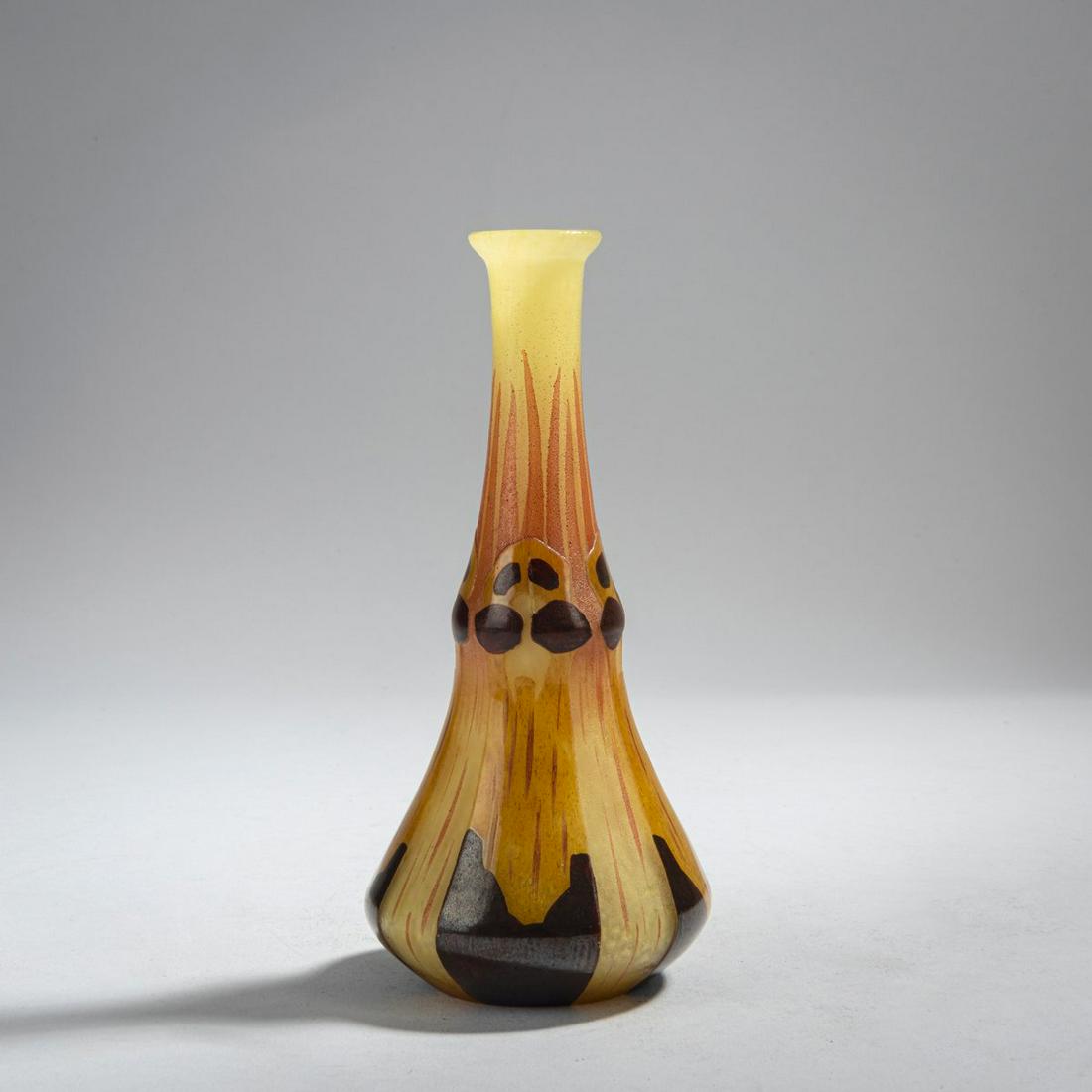 Schneider, Epinay-sur-Seine, Vase, 1918-22: Schneider, Epinay-sur-Seine, Vase, 1918-22, H. 15.5 cm. Cased glass, clear, lemon yellow powder inclusions, orange-red and black enamel melts. Stylized decor etched in several steps. Signed on the bot