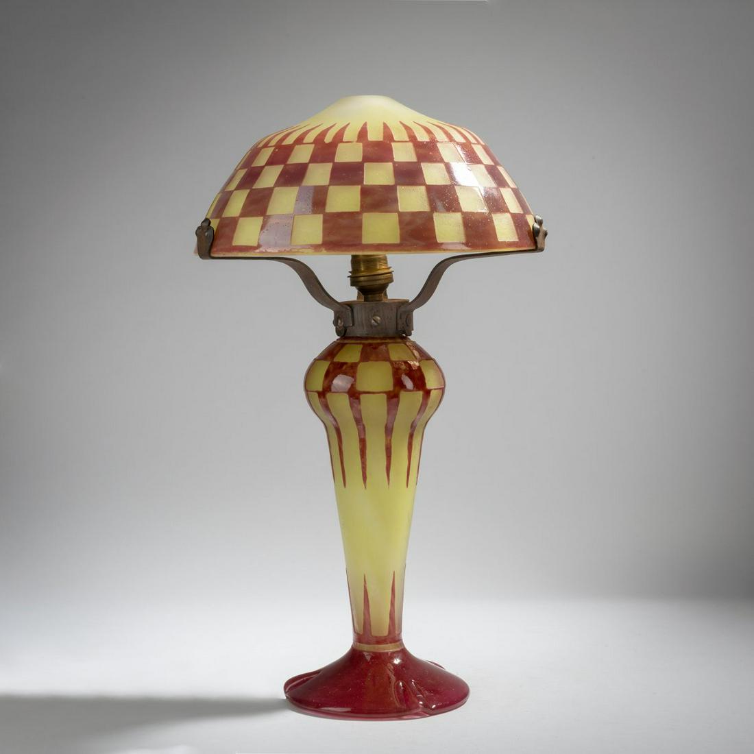 Schneider, Epinay-sur-Seine, Rare table light, 1922-23: Schneider, Epinay-sur-Seine, Rare table light, 1922-23, H. 42 cm, D. 24.3 cm. Overlaid glass, clear and lemon yellow, orange-red powder melts. Chessboard decor etched in several steps. Signed: Tricolo