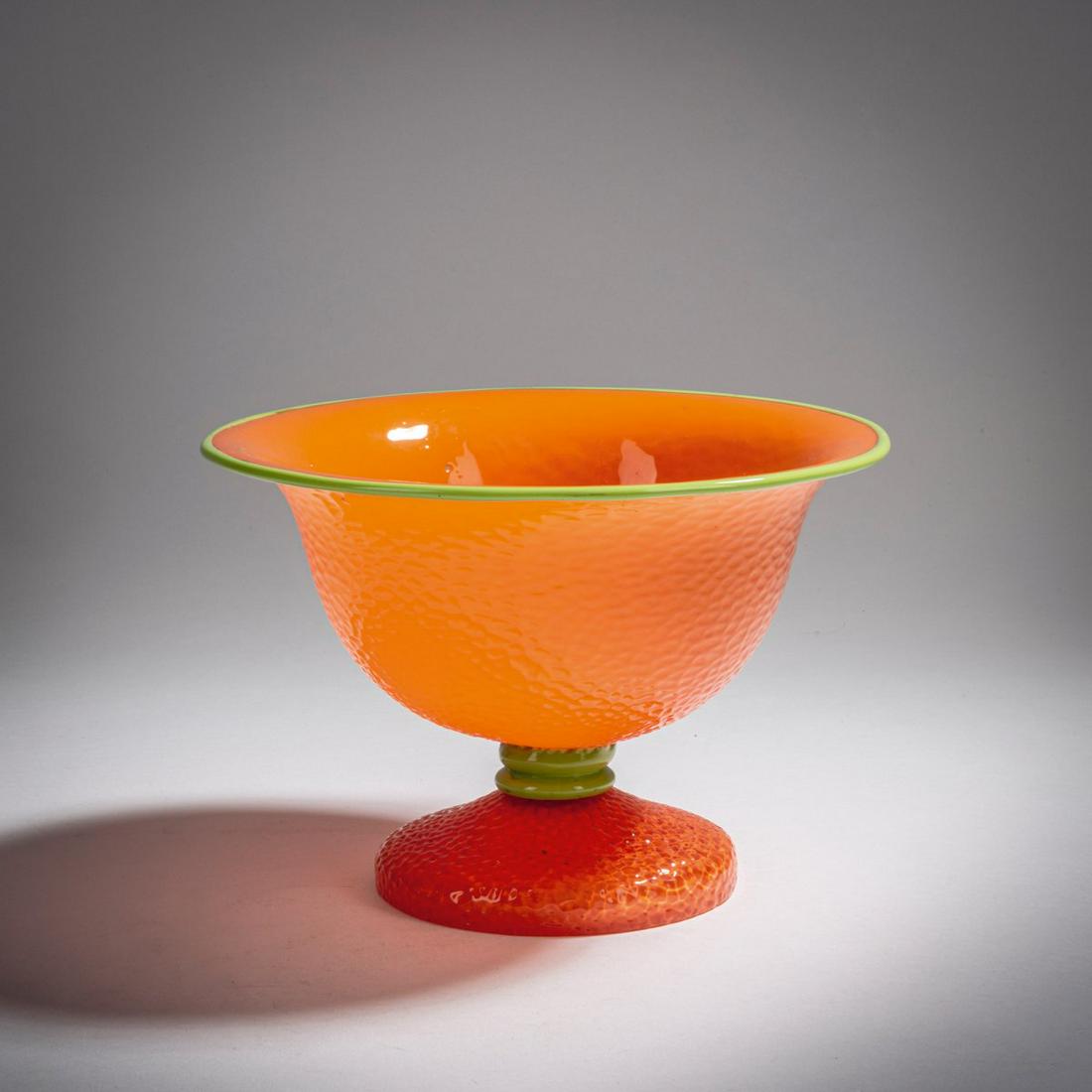 Loetz, KlášterskýMlýn,: Loetz, KlášterskýMlýn, Stemmed bowl, c. 1914, H. 14.4 cm, D. 21.4 cm. Overlaid glass, orange, structured clear. Lip and nodus with applied grass-green ribbon.,