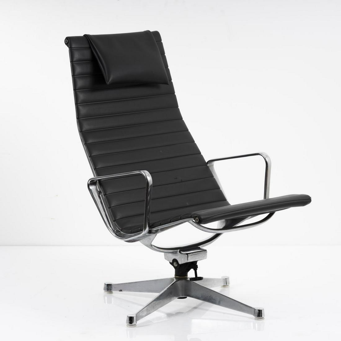 Charles Eames, 'Aluminum Group' desk chair, 1958: Charles Eames, 'Aluminum Group' desk chair, 1958, H. 100 x 63.5 x 83 cm. Made by Vitra, Weil/Rhine for Herman Miller, Zeeland, MI. Cast aluminium, tubular aluminium, chrome-plated, tubular steel, varn