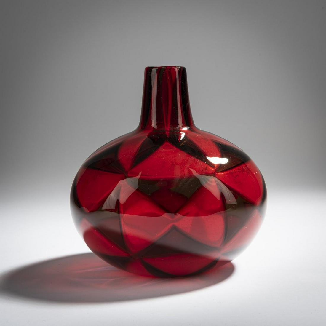 Ercole Barovier, 'Intarsio' vase, 1961-63: Ercole Barovier, 'Intarsio' vase, 1961-63, Bulbous shape with a cylindrical neck. H. 17.7 cm. Clear glass with melted triangular platelets in gray and red., Cf. Marina Barovier, Art of the Barovier, V