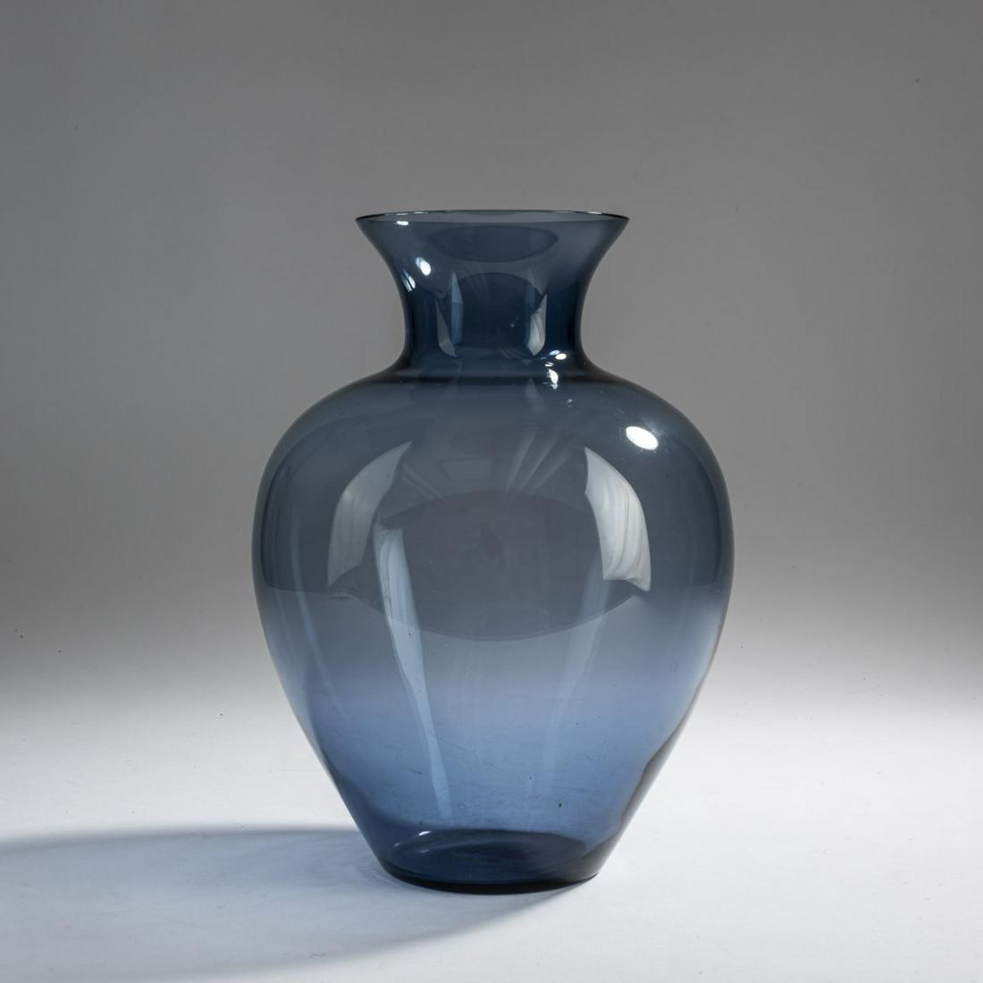 Wilhelm Wagenfeld, 'Paris' vase, 1936 (1 of 2)
