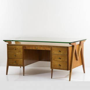 Vittorio Dassi (attr.), Desk, 1950s: Vittorio Dassi (attr.), Desk, 1950s, H. 79.5 x 178 x 94.5 cm. Thickness of the glass plate: 2.4 cm. Made by Dassi, Lissone. Wooden box construction, walnut, blockboard with walnut veneer, colourless