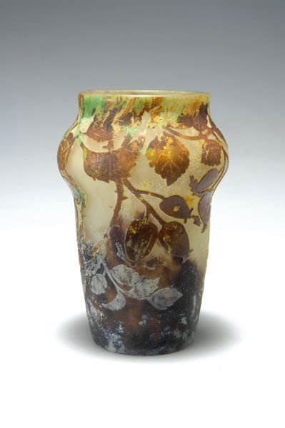 Daum Freres, Nancy: Daum Freres, Nancy. Small 'les fruits de l'eglantier' vase, 1913. H. 10.1 cm. Designed by Henri Berge. Cased glass, clear, lower part with deep-purple, upper part with milky-yellow powder inclusions,