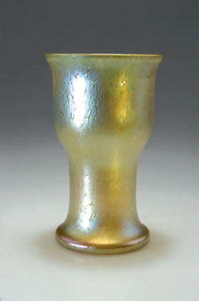 Loetz Wwe., Klostermuehle: Johann Loetz Wwe., Klostermuehle.Vase, c. 1900. H. 17.3 cm. Clear glass, Papillon pattern, matt gold and mother-of-pearl lustre.