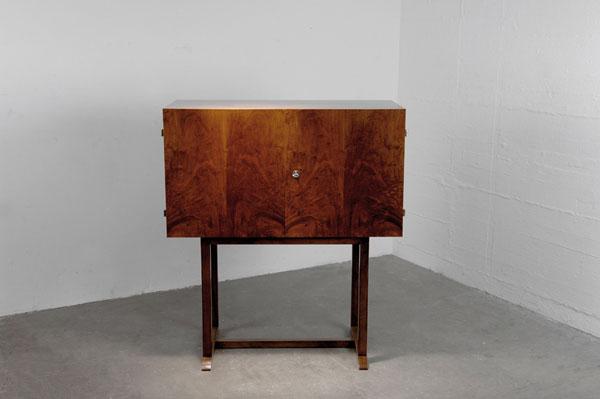 Karl Bertsch (attributed). Credenza, designed c. 19: Karl Bertsch (attributed). Credenza, designed c. 1931. H. 124 x 110 x 54 cm. Made by Vereinigte Werkstätten, Munich. Nutwood, inside Hungarian flowering ash.