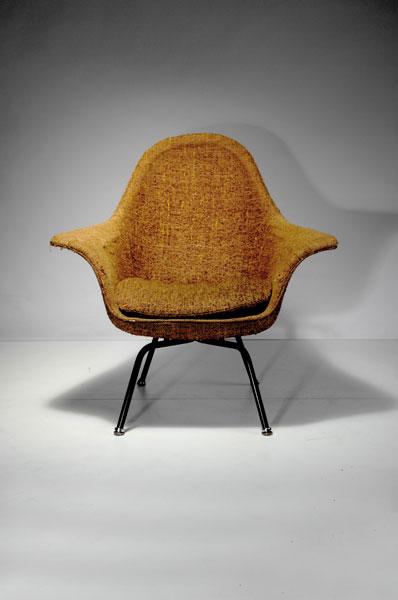 Eero Saarinen; Willy Nel. Prototype easy chair, des: Eero Saarinen; Willy Nel. Prototype easy chair, designed c. 1954. H. 81.5 x 72.5 x 65 cm. Made by Willy Nel, De Coene, Gullegem. Tubular steel, painted black, seat with brown-yellow woollen cover and