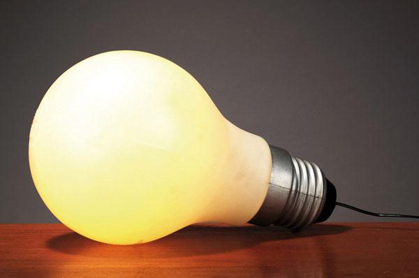 Ingo Maurer. 'Bulbbulb' light, designed in 1980. H: Ingo Maurer. 'Bulbbulb' light, designed in 1980. H. 60 cm. Made by Design M Ingo Maurer, Munich. Plastic, silver-coloured and white. Marked: DESIGN: INGO MAURER BULB BULB MADE IN U.S.A. Littérature: