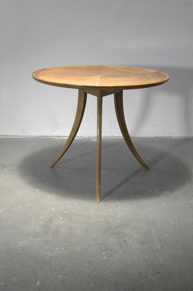 Frank, Josef: Josef Frank. Sofa table, designed circa 1925. H. 55.5 cm; Diameter 70 cm. Made by Haus & Garten (Frank & Wlach), Vienna. Nutwood.