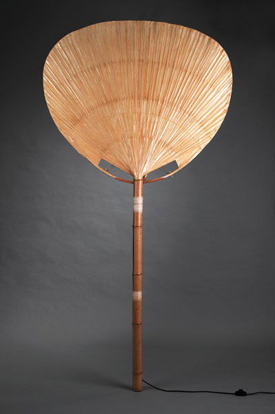 Maurer, Ingo: Ingo Maurer. 'Uchiwa I' floor light, designed in 1973. H. 215 cm; Diameter 114 cm. Made by Design M Ingo Maurer Munich. Bamboo, rice paper. Remnants of a label.