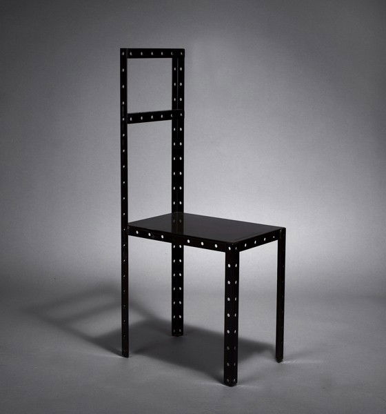 Wilson, Robert: Robert Wilson. 'Hamlet Machine' chair, designed in 1987. H. 98.2 x 28.5 x 43.5 cm. Made by XO, Boissy Saint LŽger, c. 1987. Perforated metal sheet, painted grey. Marked: facsimilised designer's signa