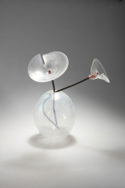 Vigna, Giorgio: Giorgio Vigna. 'Fuochi d'aqua' vase, 2002. Total height circa 40 cm. Clear glass, iridescent, buds on copper rods. Marked: venini 2002 Giorgio Vigna (engraved), round maker's label.