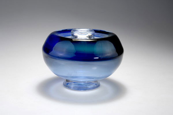 Meydam, Floris: Floris Meydam. 'Unica' vase, 1966. H. 13.6 cm. Made by Leerdam Glasfabriek. Clear glass, included band in blue and green. Marked: Leerdam unica MO 426 L, FMeydam (needle).