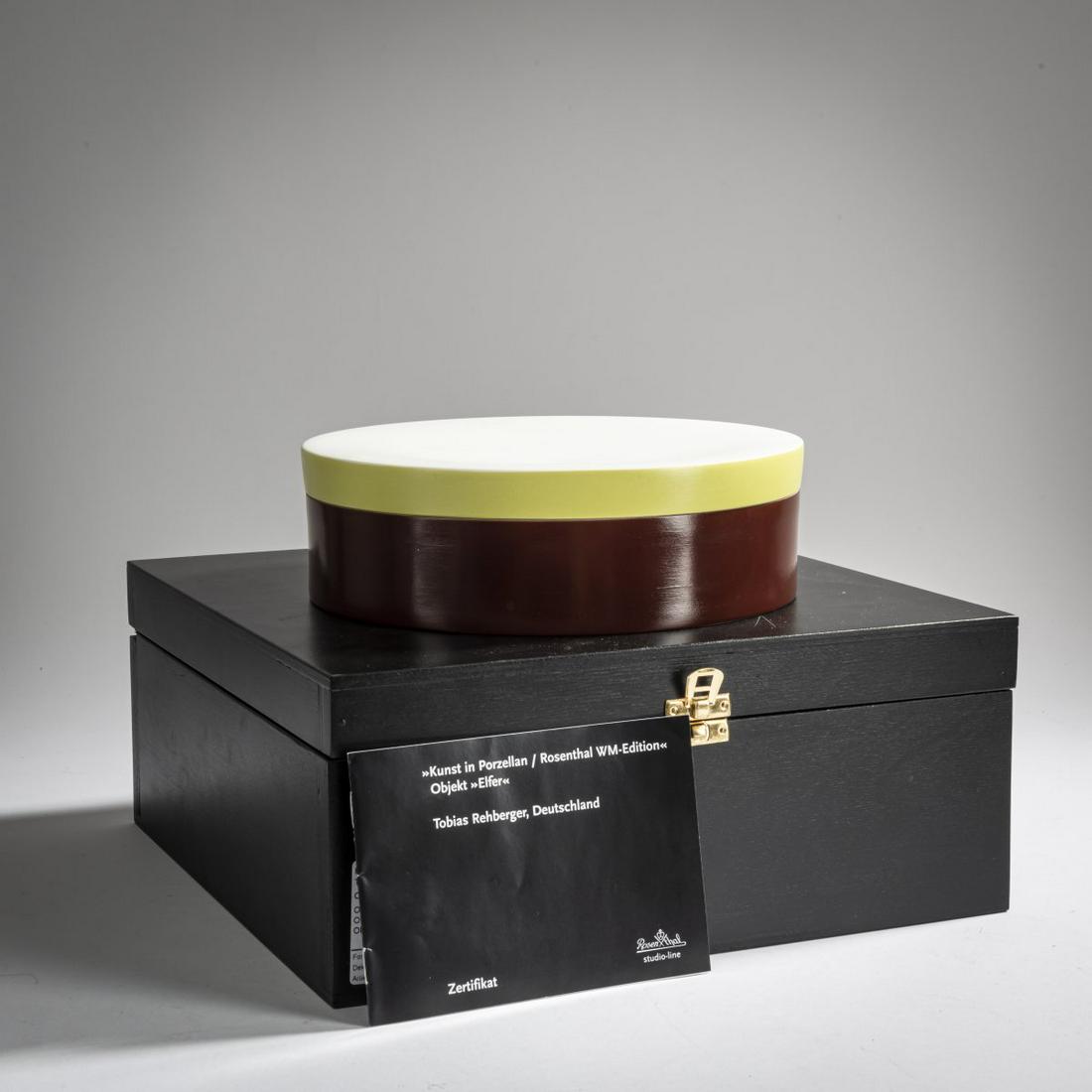 Tobias Rehberger (1966 Esslingen - lives in Frankfurt /: Tobias Rehberger (1966 Esslingen - lives in Frankfurt / Main), Box object 'Elfer', 2006, Two-partite ceramic jar for the 2006 soccer World Cup (Multiple), glazed lime green and auburn. Ø 22.5 c