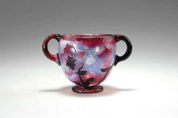 Daum Freres, Nancy. 'Helleborus orientalis' martel: Daum Freres, Nancy. 'Helleborus orientalis' martele vase, circa 1900. H. 10.4 cm. Cased glass, greenish, milkily opalescent and claret-red. Multiply etched pattern with Christmas roses, ground with Ma