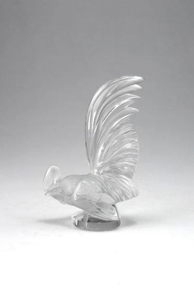 Rene Lalique, Wingen-sur-Moder. 'Coq nain' paperwe: Rene Lalique, Wingen-sur-Moder. 'Coq nain' paperweight, 1928. H 20.4 cm. Clear glass, partially matted and polished. Signed: RLALIQUE, FR(...).