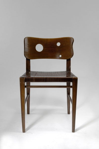 Bodo Rasch (1903 - 1995): Bodo Rasch. 'Inselcafe' chair, designed circa 1946. H. 74 x 46 x 47.7 cm. Beechwood, plywood, stained dark, nylon-work.