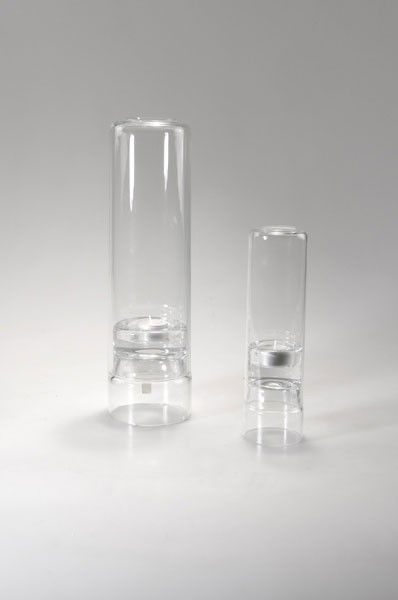 Egon Eiermann (1904 - 1970): Egon Eiermann. Pair of 'Form WL' lanterns, designed in 1957. H. 22.7-33.6 cm. Made by Richard Suessmuth, Immenhausen. Clear, mouth-blown glass.
