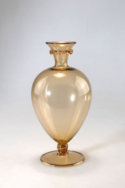 Vittorio Zecchin. 'Tiziano' vase. H. 23.8 cm. Des: Vittorio Zecchin. 'Tiziano' vase. H. 23.8 cm. Designed in 1921-25. Made by Venini & C. Amber-coloured glass. Marked: venini murano ITALIA (acid stamp).