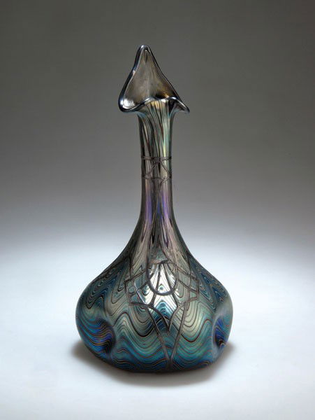 Johann Loetz Wwe., KlostermŸhle. Rose vase, 1898.: Johann Loetz Wwe., KlostermŸhle. Rose vase, 1898. H. 23.5 cm. Cased glass, ruby-red and clear, densely combed pattern of silver-yellow threads, PhŠnomen Gre 6593, matt mother-of-pearl lustre. Signed