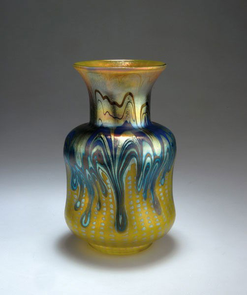 Johann Loetz Wwe., KlostermŸhle. PhŠnomen vase, 1: Johann Loetz Wwe., KlostermŸhle. PhŠnomen vase, 1900. H. 19.3 cm. Cased glass, milky yellow and clear, silver-yellow dashed lines, above them blue and silver-yellow threads, PhŠnomen Gre 353, desig