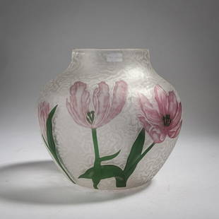 Daum Frères, Nancy, 'Tulips' vase, 1893: Daum Frères, Nancy, 'Tulips' vase, 1893, Rounded body that bulges strongly towards the shoulder and has a drawn-in neck. H. 17 cm. Cased glass, colorless, red and green. Fully cut decoration