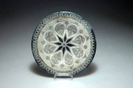 Fernand Rumebe, Paris. Decorative plate, 1920s. Diamete: Fernand Rumebe, Paris. Decorative plate, 1920s. Diameter 26.3 cm. Earthenware, enamelled in grey and blue on white. Stylised flowers. Marked: F. RUMeBE, remains of an original paper label, inscribed 3