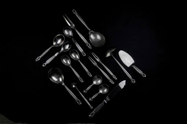 Johan Rohde 'Konge - Acorn' additional cutlery, 1: Johan Rohde 'Konge - Acorn' additional cutlery, 1915. 16 pieces: Sauce ladle, L. 19.7 cm; gravy spoon, L. 14.3 cm; potatoe spoon, L. 22.7 cm; veggie spoon, L. 20.2 cm; cream spoon, L. 16.8 cm; 2 ice-c