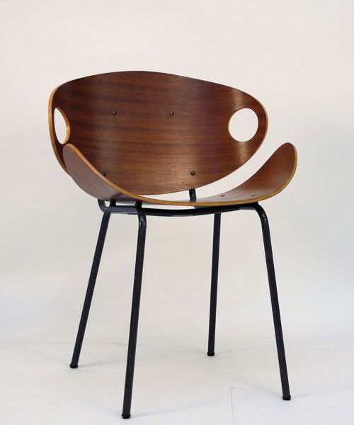 Olavi Kettunen. Chair, designed circa 1955. H. 69.5 x : Olavi Kettunen. Chair, designed circa 1955. H. 69.5 x 53 x 45 cm. Manufactured by J. Merivaara Oy, Helsinki, in the 1950s. Elm plywood, tubular steel, painted blue. Marked: maker's mark.