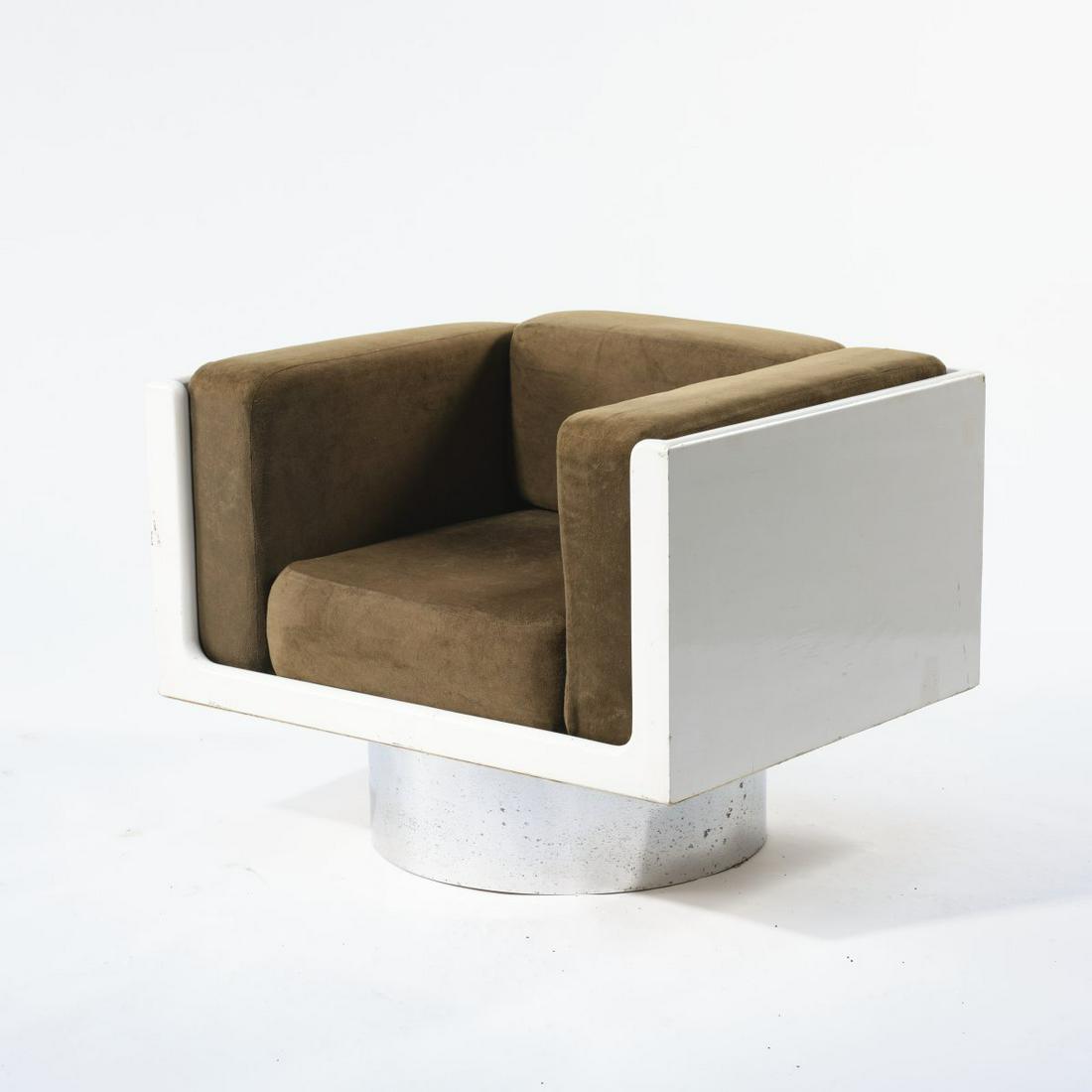 Pierre Guariche; Michel Mortier; Joseph Motte - A.R.P., Easy chair, 1955: Pierre Guariche; Michel Mortier; Joseph Motte - A.R.P., Easy chair, 1955, H. 61 x 80 x 64.5 cm. Made by Steiner Meubles, Paris. Wooden construction, painted white. Removable cushions, brown, chrome-pl