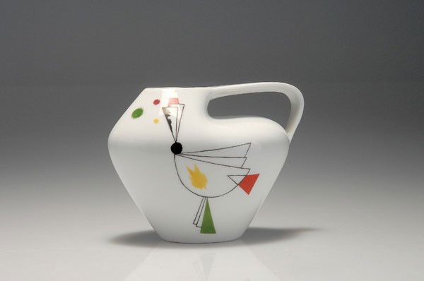 Hanns Hoffmann-Lederer: Hanns Hoffmann-Lederer. Small vase with handle, designed circa 1953. H. 10.3 cm. Made by Rosenthal, Selb. Porcelain, white, glazed, polychromatic overglaze by Klaus Bendixen. Marked: Maker'S mark, art