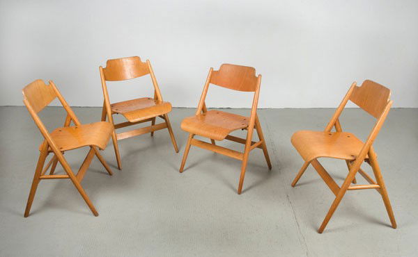 Egon Eiermann: Egon Eiermann. Four 'SE 76' child's chairs, designed in 1953. H. 65 x 40.5 x 44 cm. Made by Wilde & Spieth, Esslingen. Beechwood, beech plywood.