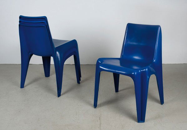 Helmut Bätzner: Helmut Bätzner. Four 'BA 1171' stacking chairs, designed in 1964. H. 73 x 51 x 52 cm. Made by Bofinger, Ilsfeld. Red polyester, reinforced with fiberglass. Marked: Bofinger Production.