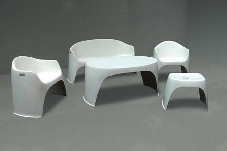 Walter Papst: Walter Papst. '404/4' lawn set, designed circa 1970. Bench: H. 73 x 148.5 x 68.5 cm; easy chair: H. 72 x 75.5 x 61 cm; stool: H. 45 x 61.5 x 40 cm; table: H. 56.6 x 125 x 76 cm. Made by Mauser-Werke,