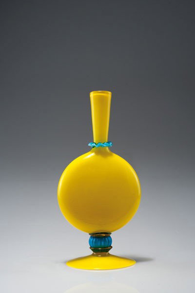 Zecchin, Vittorio: Vittorio Zecchin. 'Incamiciato' vase. H. 20.3 cm. Designed in 1922. Made by Venini & C. Cased glass, clear, opaque white, yellow and light-blue.