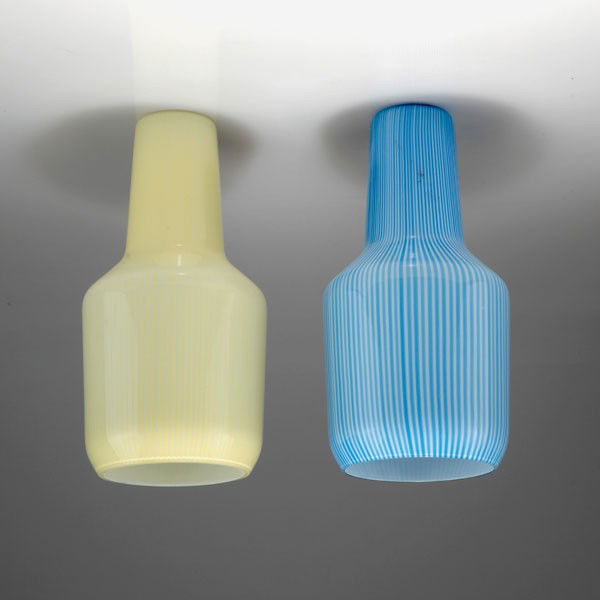 Vignelli, Massimo (zugeschrieben): Massimo Vignelli (attributed). Pair of lamp shades. H. 30.3 cm. Designed circa 1955. Made by Venini & C. Cased glass, clear and opaque white, fused bands in lemon-yellow resp. blue.
