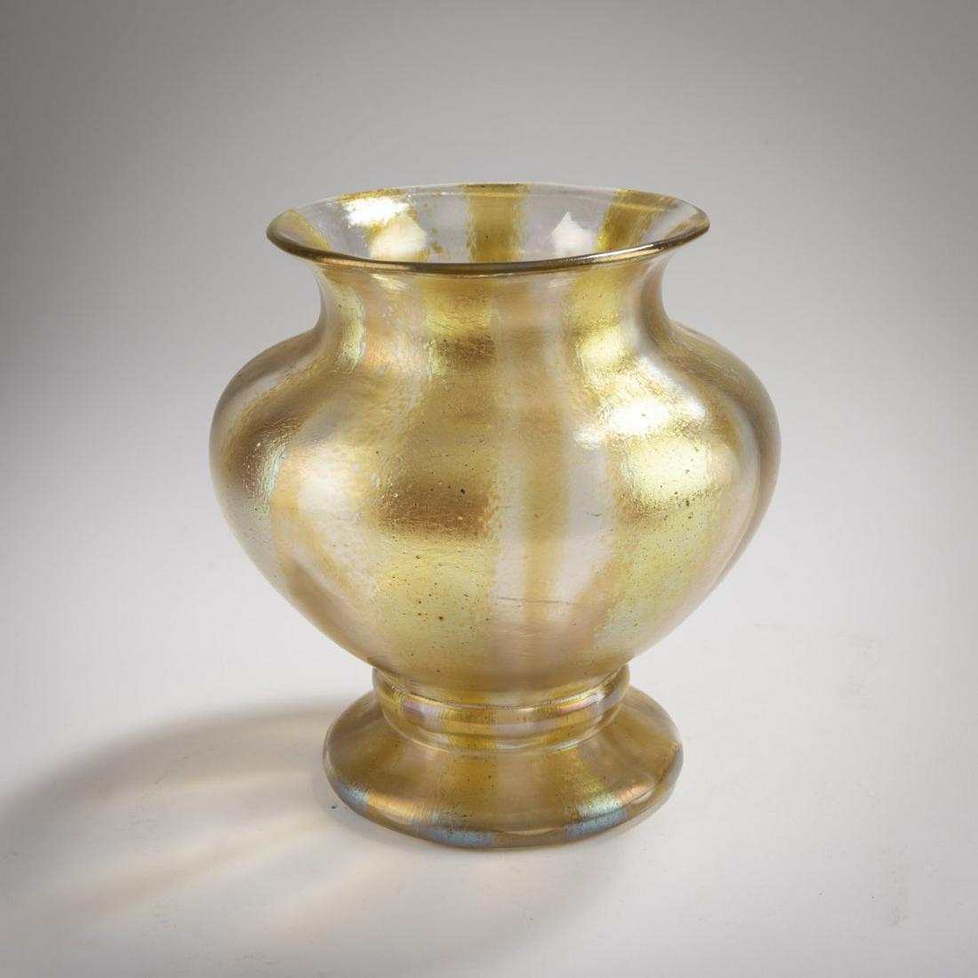 Loetz, Klášterský Mlýn, 'Phänomen'-Vase 'Silberstreifen', 1915: Loetz, Klášterský Mlýn, 'Phänomen'-Vase 'Silberstreifen', 1915, H. 16.2 cm. Colorless glass, mold-blown, Phänomen decoration of vertical stripes with silver-yello