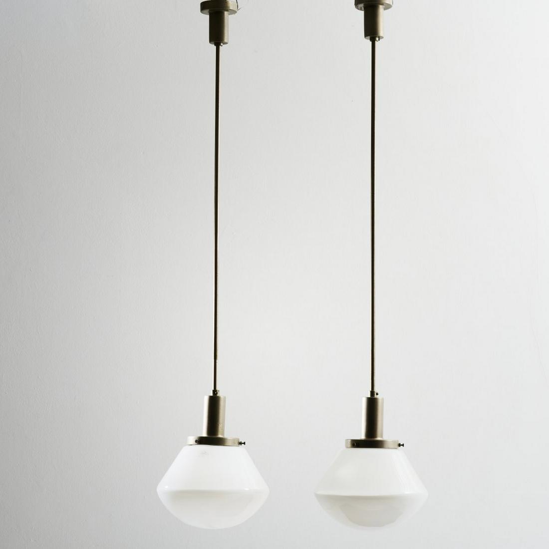Hin Bredendieck; Hermann Gautel (ATTR.), 2 '777' pendant lights, um 1934: Hin Bredendieck; Hermann Gautel (ATTR.), 2 '777' pendant lights, um 1934, H. 133 cm (with suspension), Ø 30 cm. Made by Körting & Mathiesen A.-G., Leipzig-Leutzsch. Tubular metal, shee