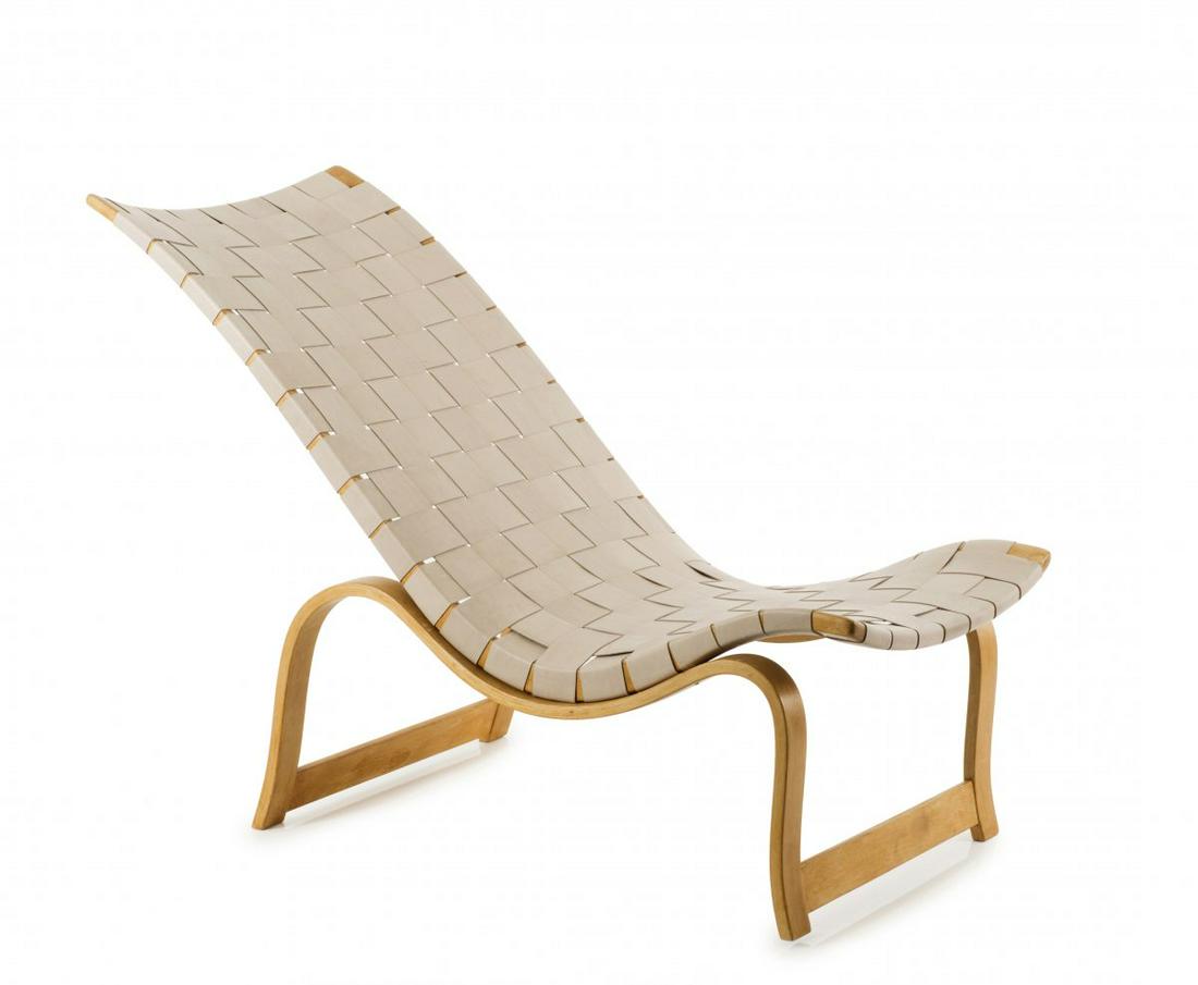 Bruno Mathsson, 'Vilstol Nr 1' or '36' lounge chair, 1933/34: Bruno Mathsson, 'Vilstol Nr 1' or '36' lounge chair, 1933/34, H. 75 x 51.5 x 108 cm. Made by Karl Mathsson, Värnamo. Beechwood, beech plywood, gray leather. , Boman et al., Svenska Möbler, K
