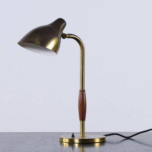 Vilhelm Lauritzen, Table lamp, c. 1948: Vilhelm Lauritzen, Table lamp, c. 1948, H. 49 cm, Ø 20 cm. Made by Louis Poulsen, Copenhagen. Tubular brass, sheet brass, teak, shade painted white on the inside.,